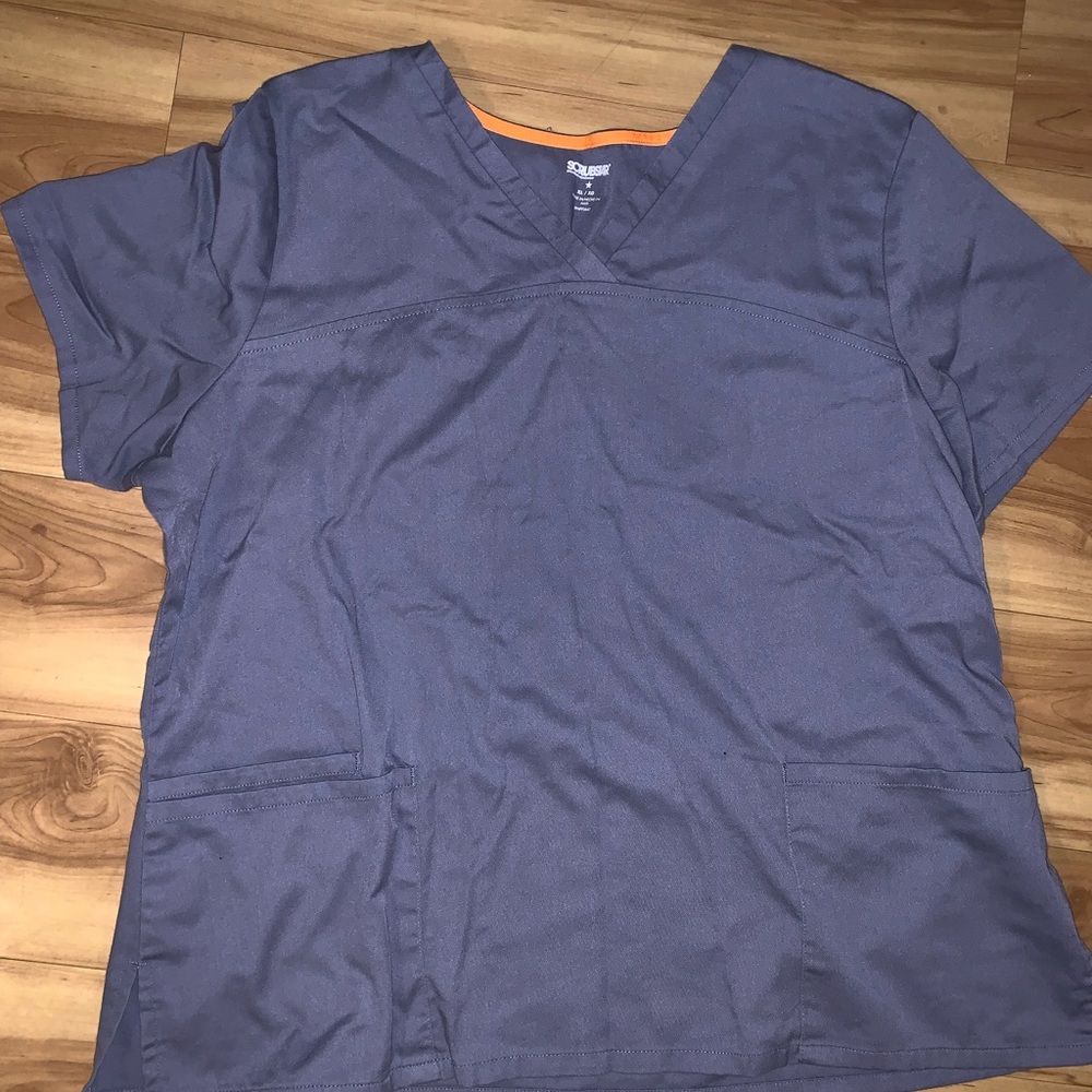 Scrub shirt